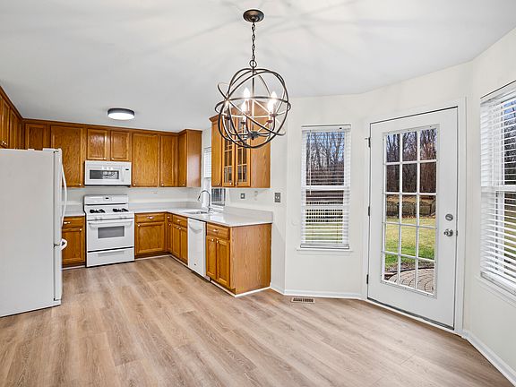 3rd image of 769 Chesterfield Ln