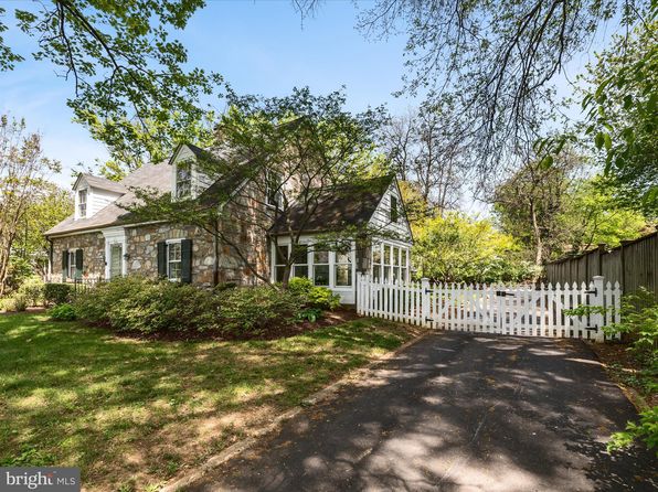 210 S 32nd St, Purcellville, VA 20132