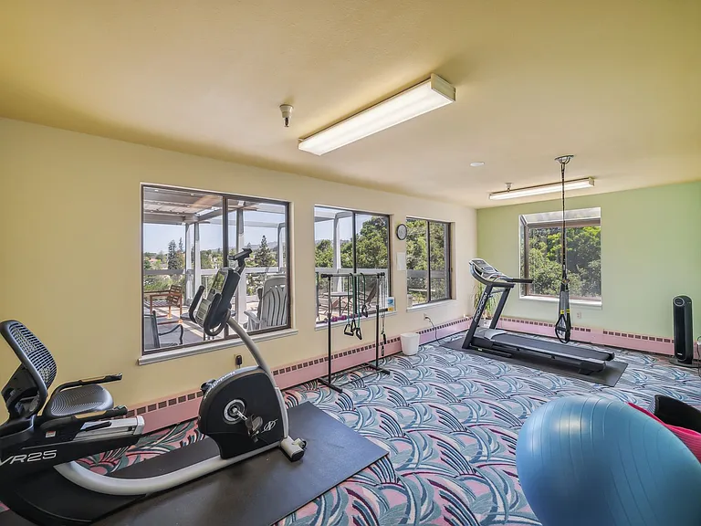 Park Glenview Apartments- Boutique Senior Living — Photo 9