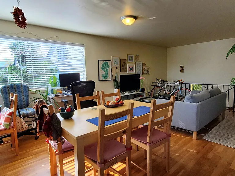 819 NW Market St — Photo 4