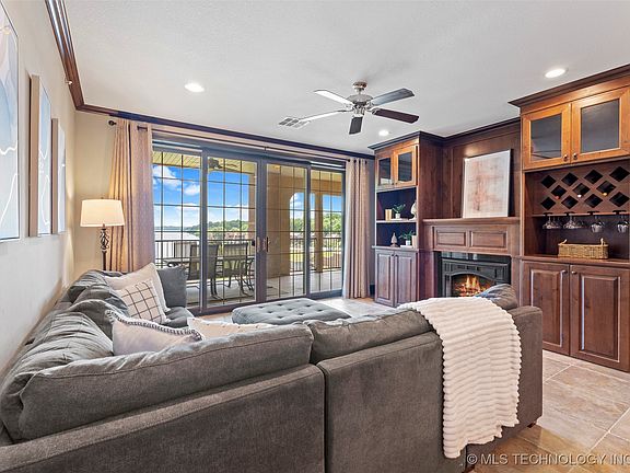 4th image of 25 Grand Lake Dr Ste 2B