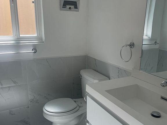 4th image of 6151 Fountain Ave APT 4
