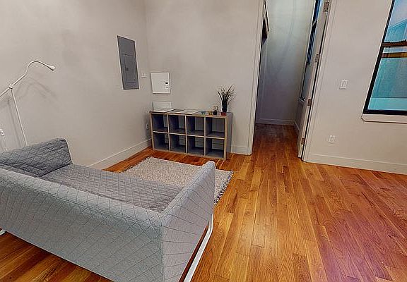 4th image of 374 Kosciuszko St #331