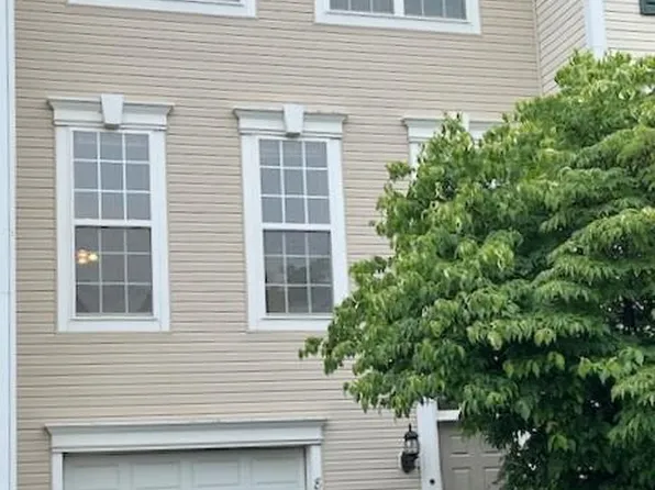 8517 Gateway Rd, Breinigsville, PA 18031