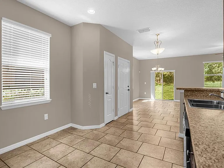 2144 Betsy Ross Ln — Photo 10