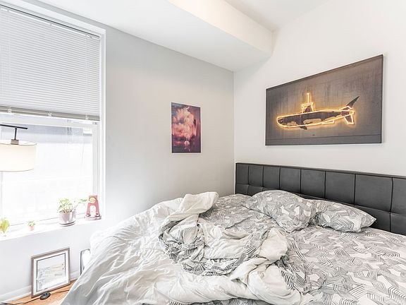 3rd image of 2732 W Chicago Ave