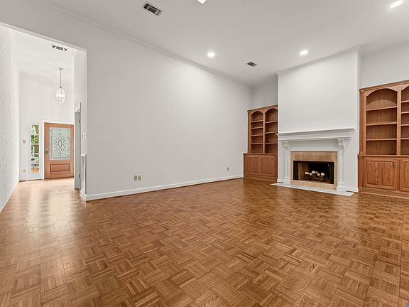 4th image of 16 Jamestowne Ct #B