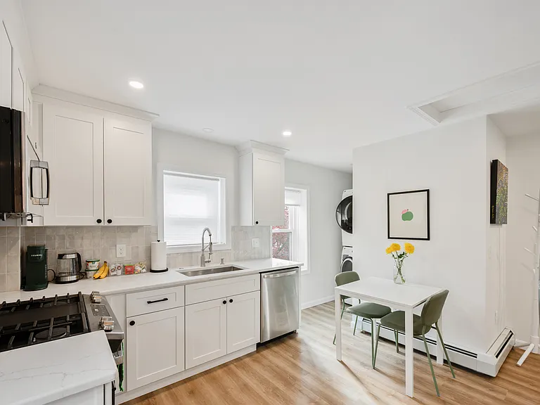 101 E Manning St #2 — Photo 3
