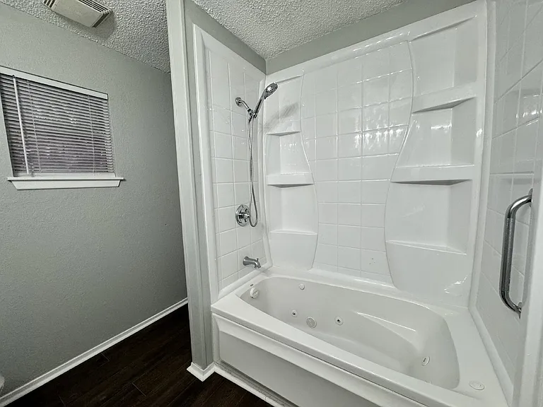 140 Towne West Dr — Photo 11