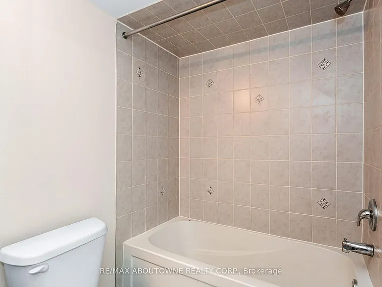 2441 Greenwich Dr #1 — Photo 37