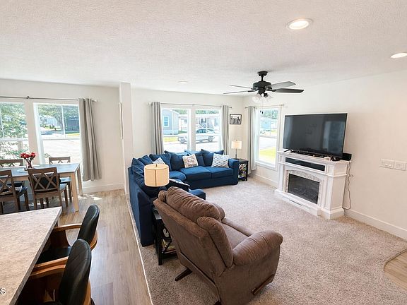 3rd image of 322 Bedford Blvd