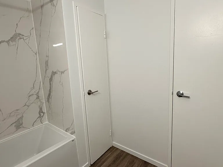 925 Chancellor Dr — Photo 9