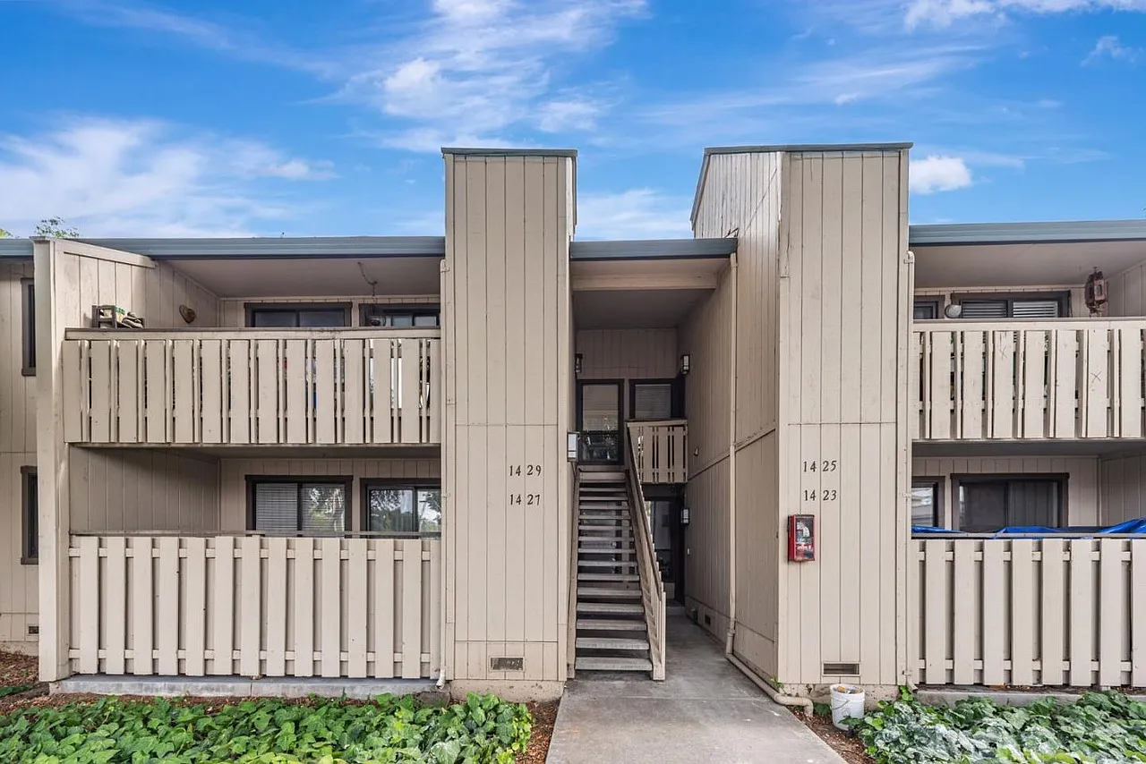 2 bed, 1054 sqft, $3,590 — Photo 4