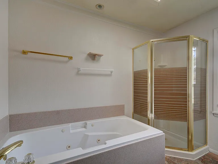 4631 Sherwood St NE — Photo 16