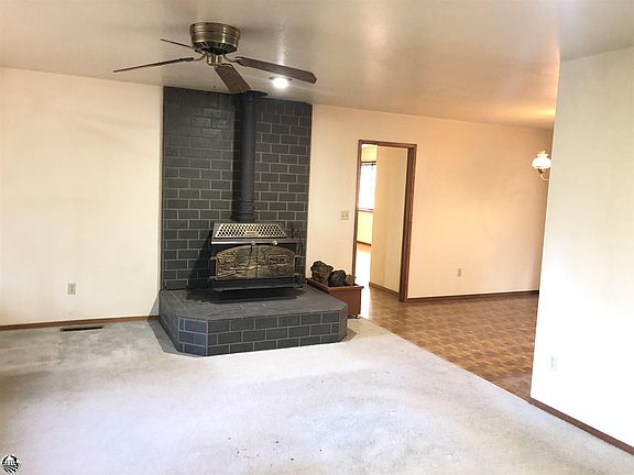 4th image of 19860 Eastview Dr