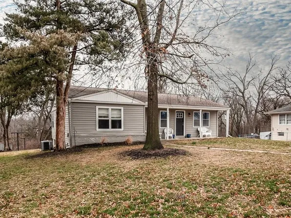 541 S Bluegrass Dr, Bonner Springs, KS 66012