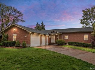 854 Brooklawn Dr, Troy, MI 48084