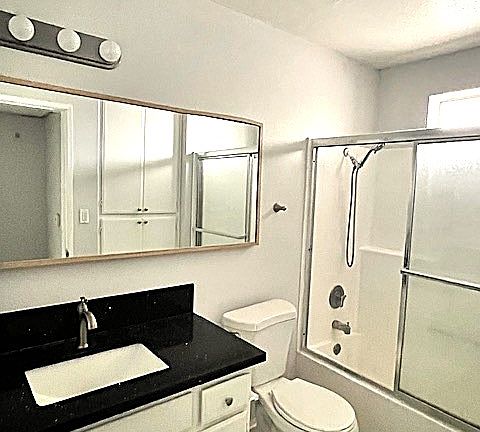 2nd image of 2558 S Sepulveda Blvd APT 1