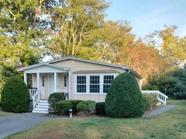 6 Chestnut Cir, Rockland, MA 02370