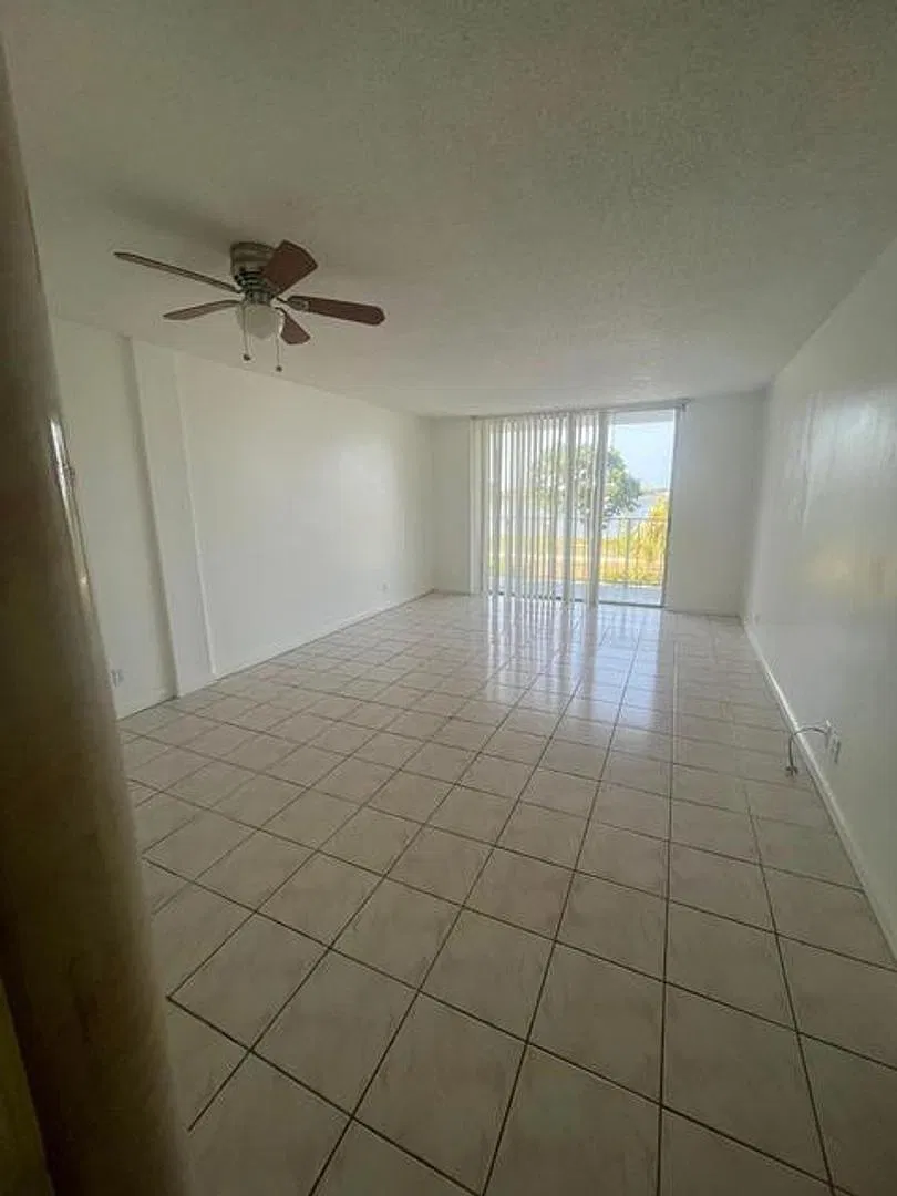 480 Executive Center Drive Unit 2-F — Photo 3
