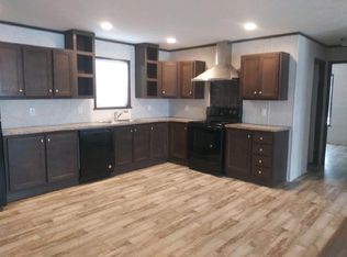 2110 Redwood Ave, Columbus, MI 48063