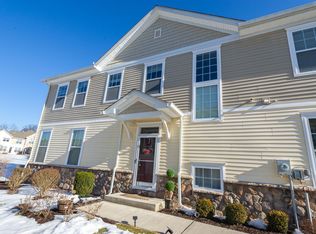 22 Fieldstone Dr, Middletown, NY 10940