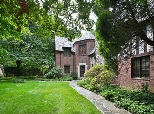 8 Kent Pl, Great Neck, NY 11020