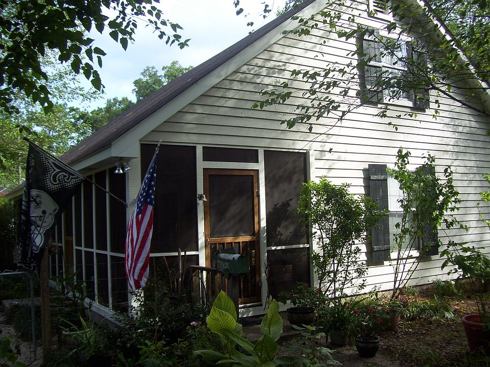 1st image of 400 Lakeside Dr
