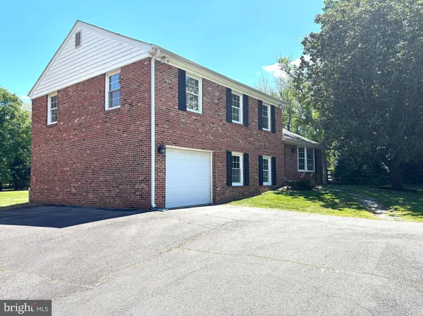 703 Kentland Dr, Great Falls, VA 22066