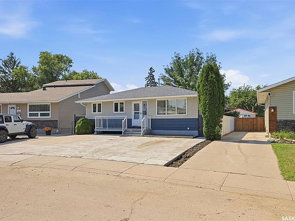 3rd image of 165 Acadia COURT