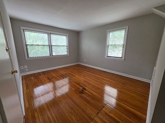 3rd image of 429 Burbank St SE #4