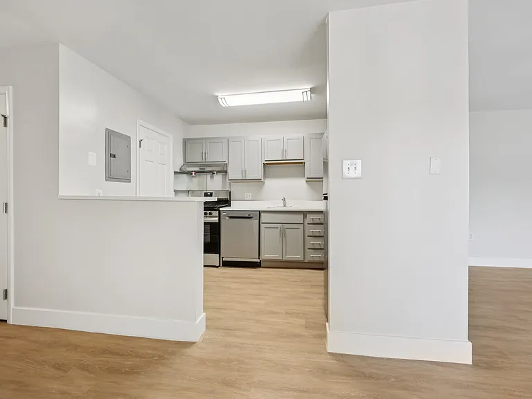 Lafayette Apartments — Photo 6