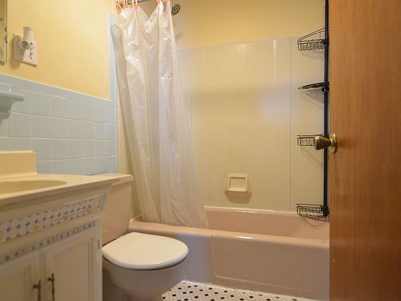 5th image of 114 Willard St APT 11