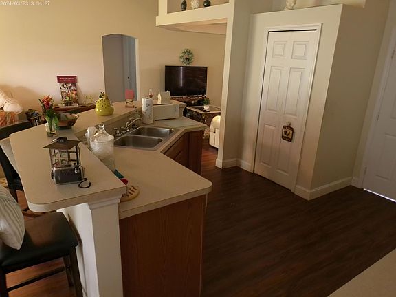 2nd image of 2421 SE Gilbert Ave