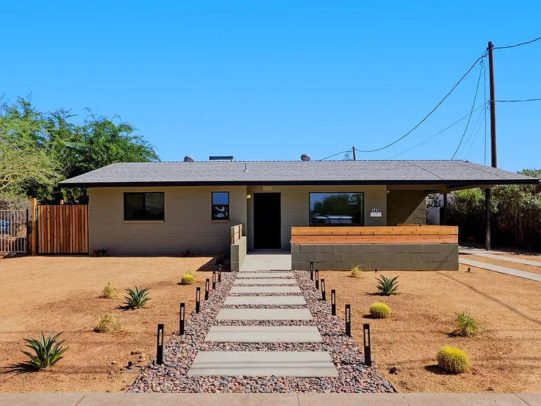 1438 E Sheridan St — Photo 1