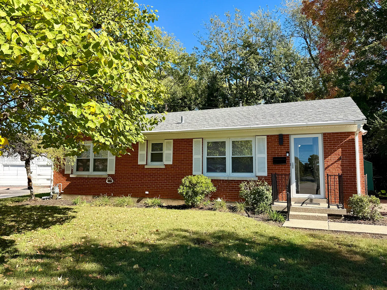 3 bed, 1000 sqft, $1,800 — Photo 1