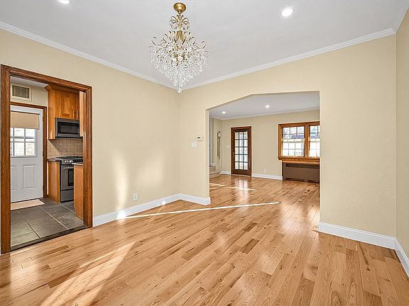 5th image of 8511 Eton St