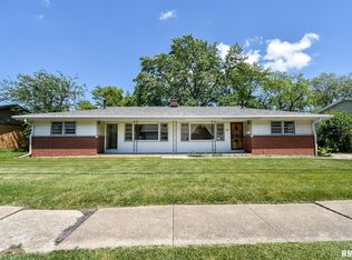 1602 Highwood Ave, Pekin, IL 61554