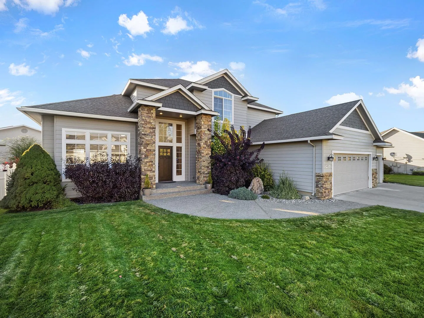 Spacious Family Home with 4 Bedrooms and 3 Bathrooms — Photo 1