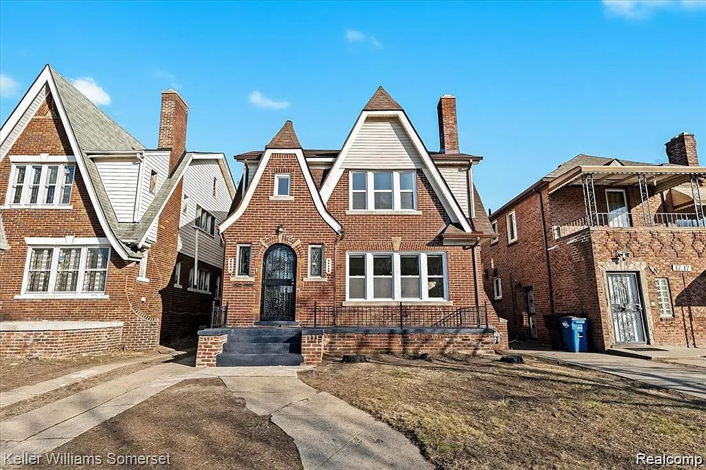 2 bed, 1.0 bath, 1037 sqft, $1,225 — Photo 1