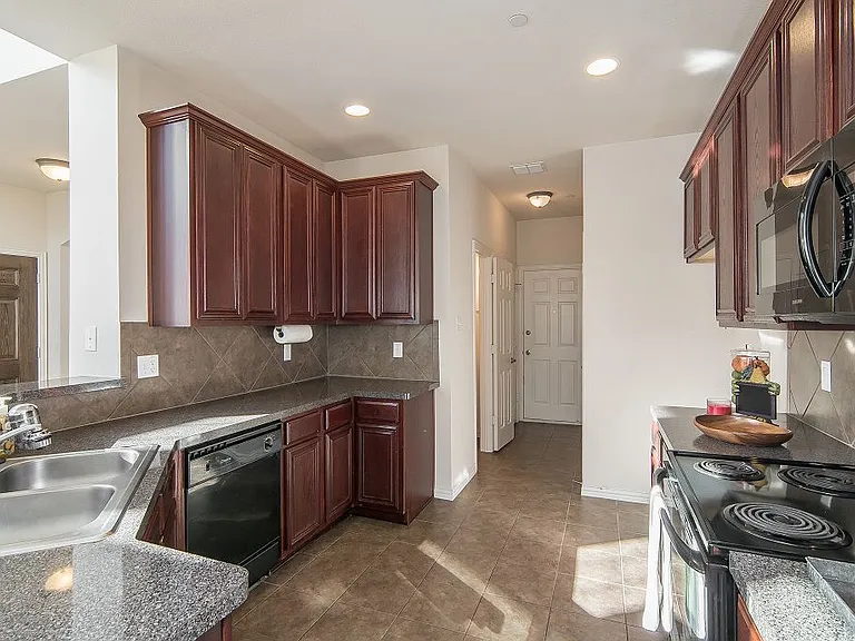 8740 Bigelow Dr — Photo 10