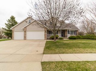 711 Eagle Ridge Rd, Cedar Falls, IA 50613
