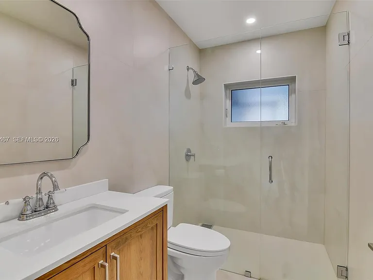 241 W 48th St — Photo 22