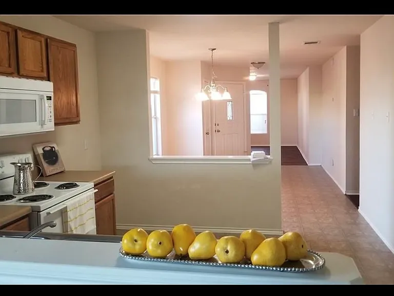 5708 Colinton Ave — Photo 4
