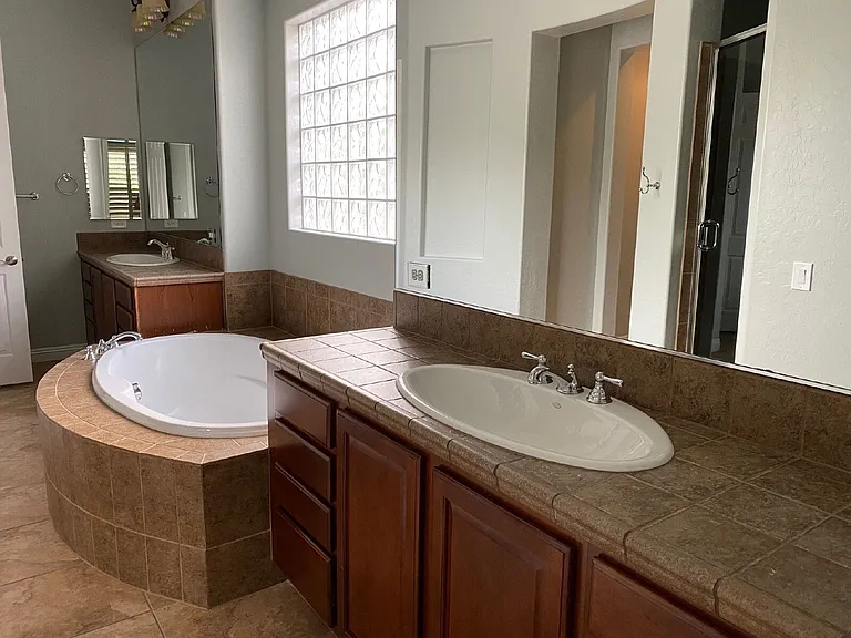 8225 Broad Peak Dr — Photo 31