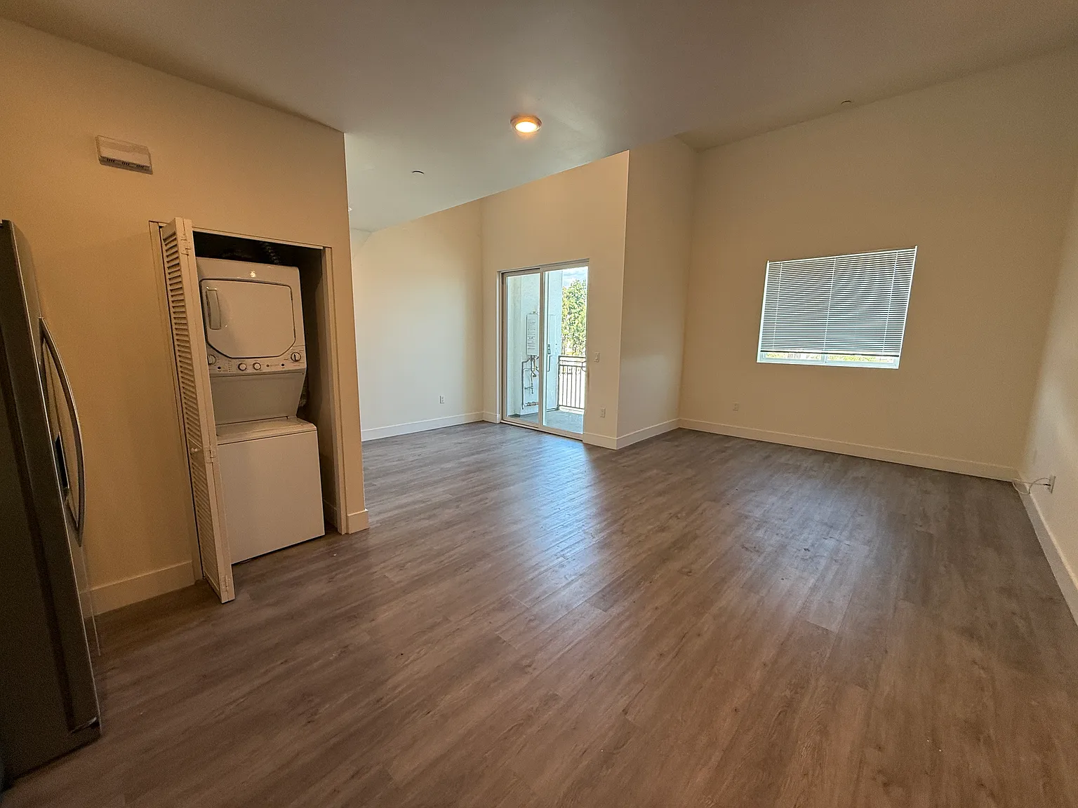 2 bed, 1000 sqft, $2,795 — Photo 3