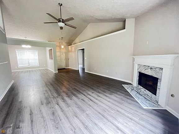 3rd image of 2040 Laurel Pointe Ln