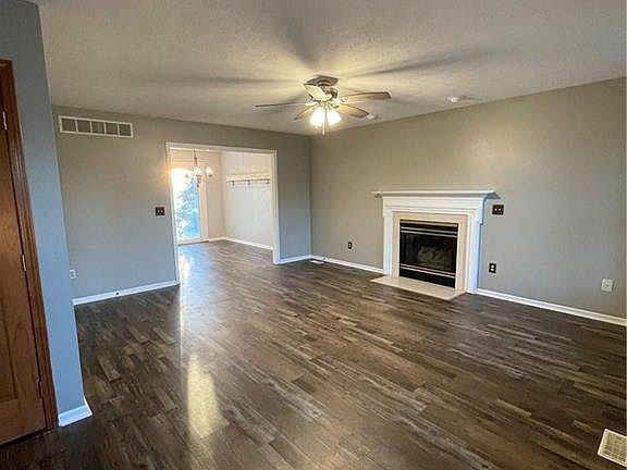 5th image of 1812 Harris Ln