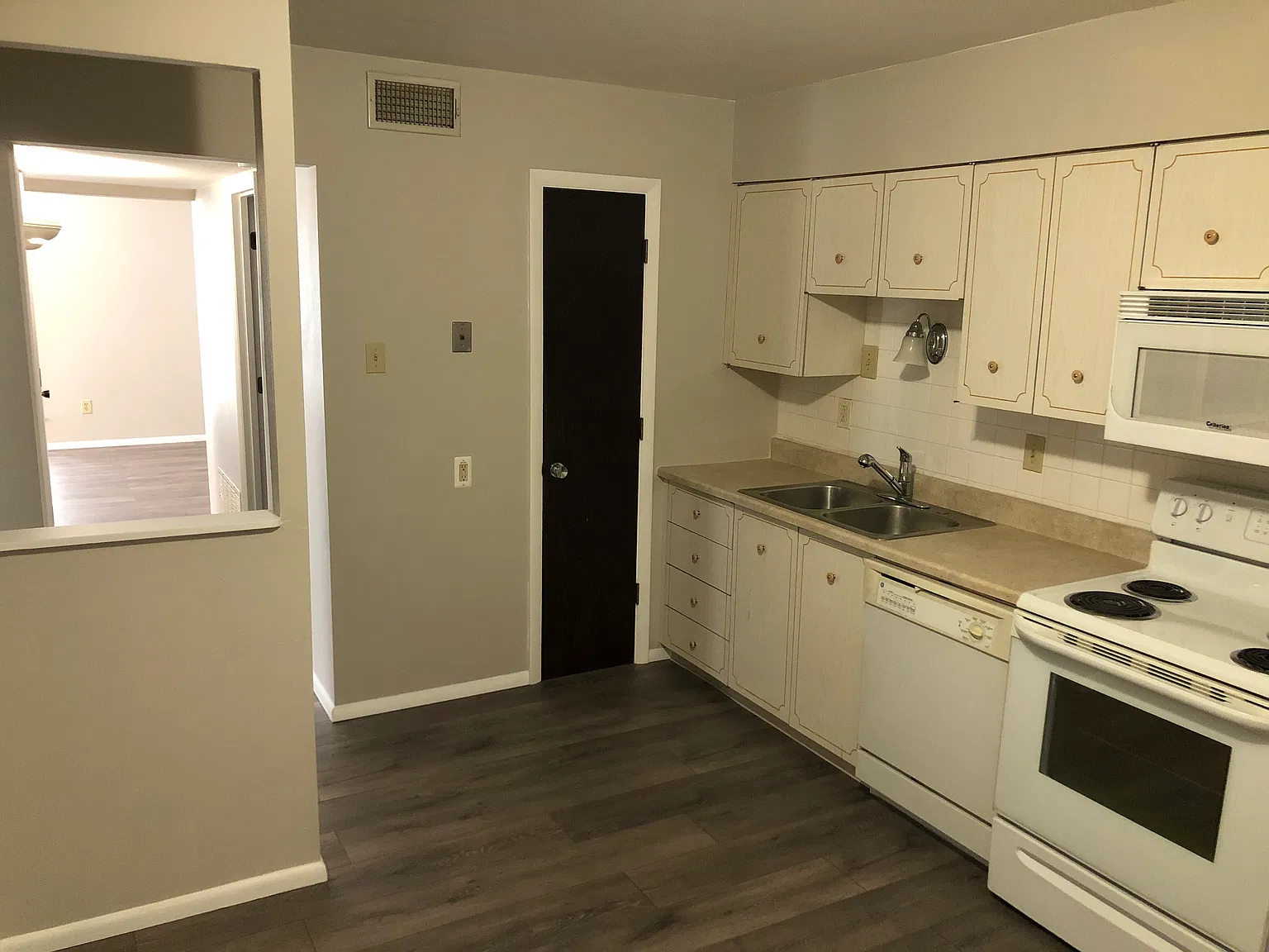 2 bed, 850 sqft, $950 — Photo 1