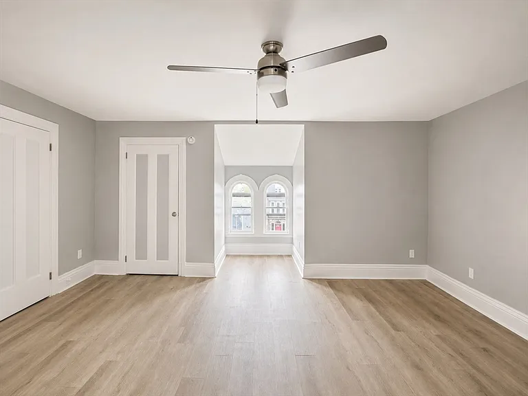1049 Pleasant St #4 — Photo 8